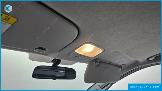 HYUNDAI STAREX 5-SEATER VAN