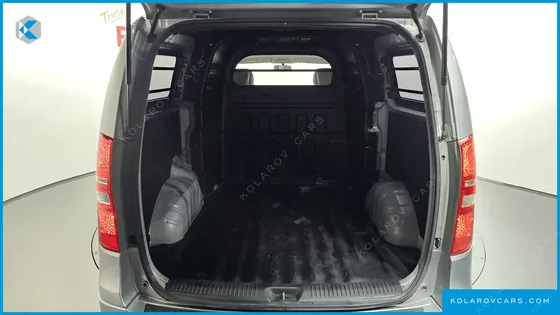 HYUNDAI STAREX 5-SEATER VAN