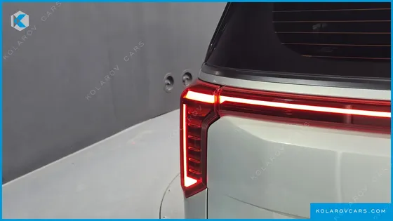 KIA CARNIVAL GASOLINE 9-SEATER SIGNATURE