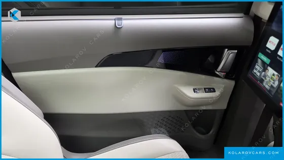 KIA CARNIVAL GASOLINE 9-SEATER SIGNATURE