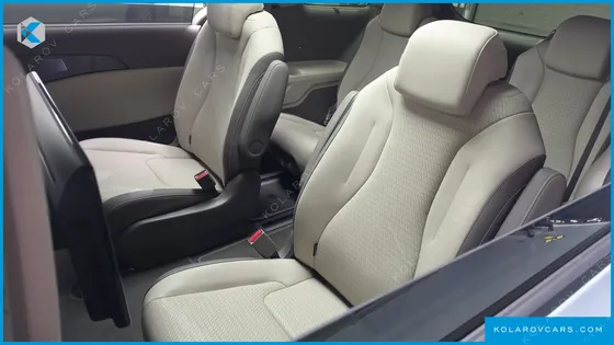 KIA CARNIVAL GASOLINE 9-SEATER SIGNATURE
