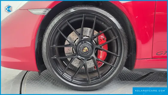 PORSCHE 911 CARRERA 4 GTS