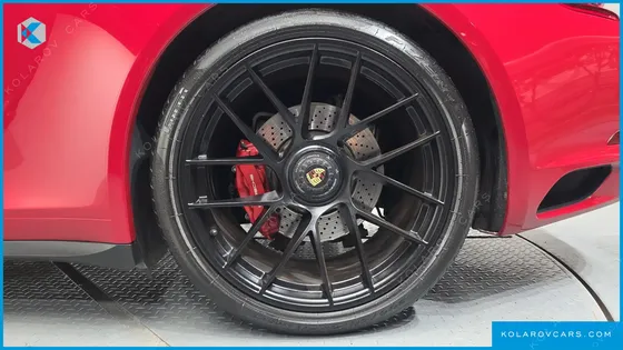 PORSCHE 911 CARRERA 4 GTS