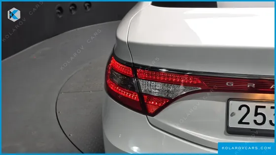 HYUNDAI GRANDEUR HG240 MODERN COLLECTION