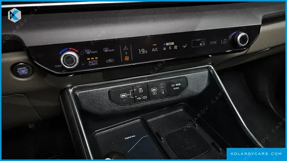 KIA CARNIVAL DIESEL 9-SEATER NOBLESSE