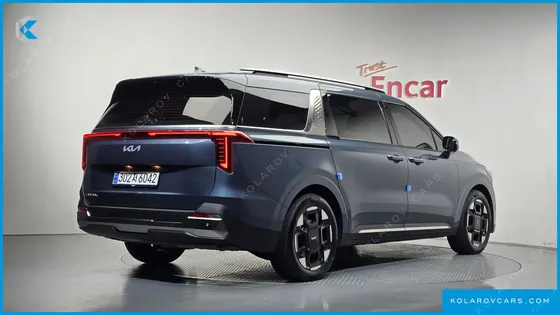 KIA CARNIVAL GASOLINE 9-SEATER SIGNATURE