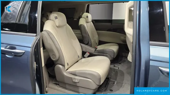 KIA CARNIVAL GASOLINE 9-SEATER SIGNATURE