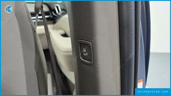 KIA CARNIVAL GASOLINE 9-SEATER SIGNATURE
