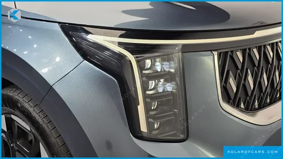 KIA CARNIVAL GASOLINE 9-SEATER SIGNATURE