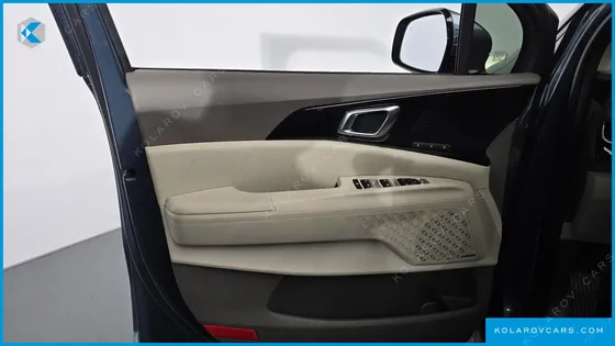 KIA CARNIVAL GASOLINE 9-SEATER SIGNATURE