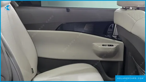 KIA CARNIVAL GASOLINE 9-SEATER SIGNATURE