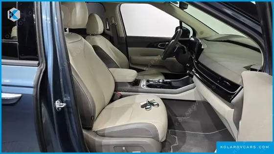 KIA CARNIVAL GASOLINE 9-SEATER SIGNATURE