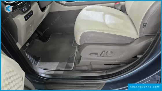KIA CARNIVAL GASOLINE 9-SEATER SIGNATURE