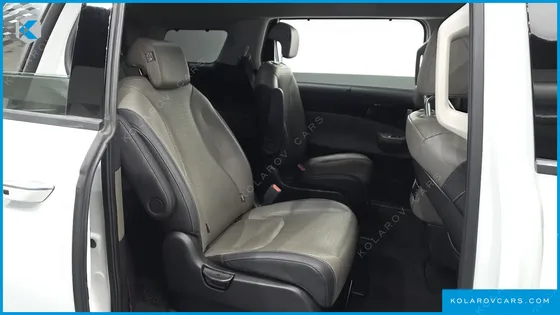 KIA CARNIVAL DIESEL 9-SEATER SIGNATURE