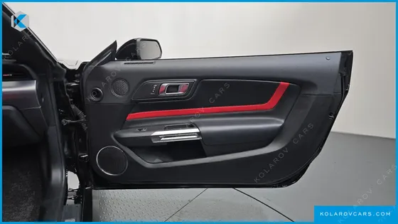 FORD MUSTANG CONVERTIBLE