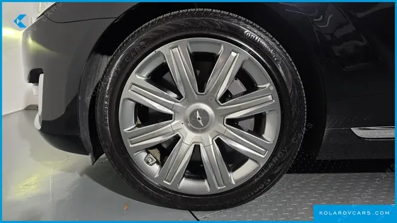 GENESIS EQ900 5.0 GDI AWD LIMOUSINE