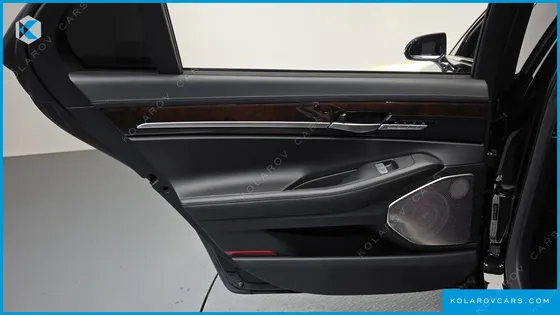GENESIS EQ900 5.0 GDI AWD LIMOUSINE