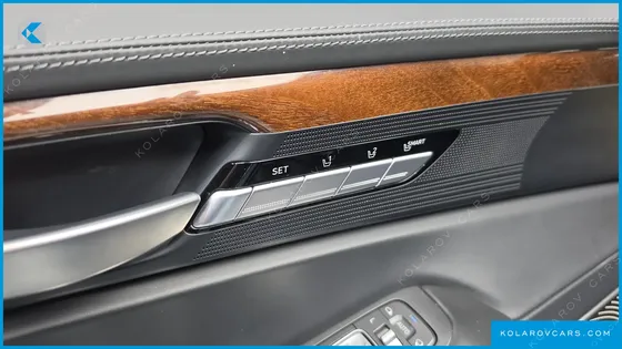 GENESIS EQ900 5.0 GDI AWD LIMOUSINE