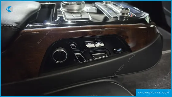 GENESIS EQ900 5.0 GDI AWD LIMOUSINE
