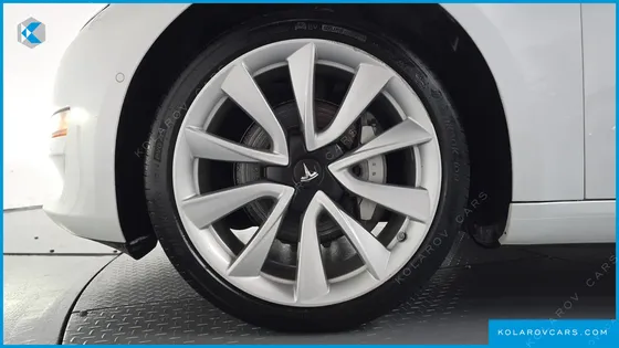 TESLA MODEL 3 STANDARD RANGE PLUE RWD
