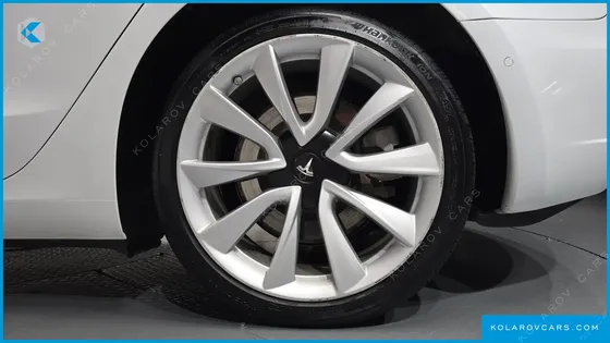TESLA MODEL 3 STANDARD RANGE PLUE RWD