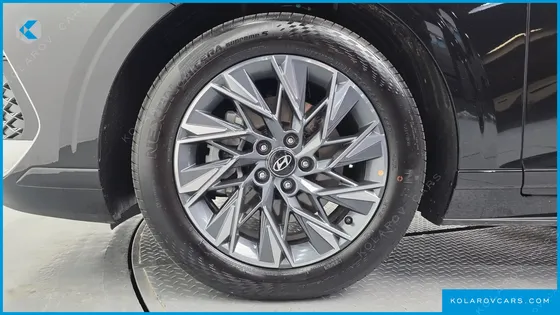 HYUNDAI GRANDEUR 2.5 GASOLINE  2WD