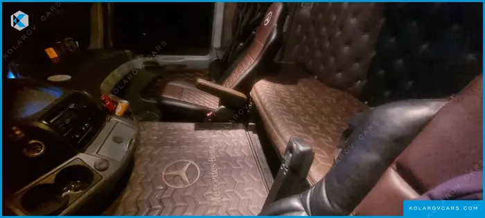 MERCEDES CARGO TRUCK 8X4