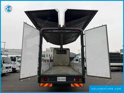 HYUNDAI MEGA TRUCK GOLD