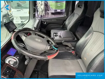 HYUNDAI MEGA TRUCK GOLD