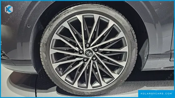 HYUNDAI GRANDEUR 2,5 GASOLINE 2WD
