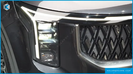 KIA CARNIVAL GASOLINE 9-SEATER NOBLESSE