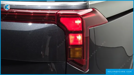 KIA CARNIVAL GASOLINE 9-SEATER NOBLESSE