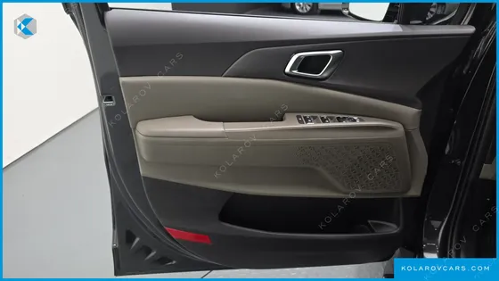 KIA CARNIVAL GASOLINE 9-SEATER NOBLESSE
