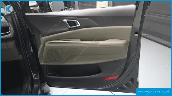 KIA CARNIVAL GASOLINE 9-SEATER NOBLESSE