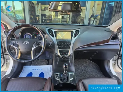 HYUNDAI GRANDEUR PREMIUM