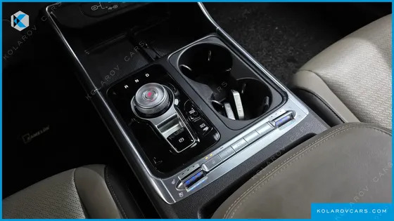 KIA CARNIVAL GASOLINE 7-SEATER NOBLESSE