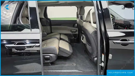 KIA CARNIVAL GASOLINE 7-SEATER NOBLESSE