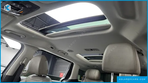 KIA CARNIVAL GASOLINE 7-SEATER NOBLESSE