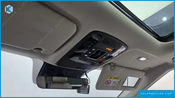 KIA CARNIVAL GASOLINE 7-SEATER NOBLESSE