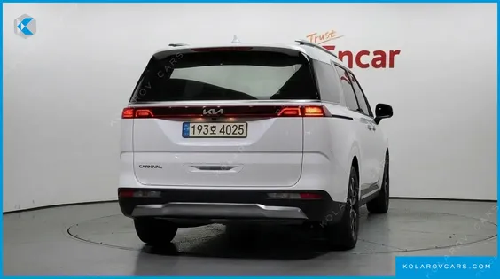 KIA CARNIVAL DIESEL 9-SEATER NOBLESSE