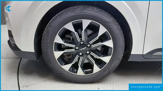 KIA CARNIVAL GASOLINE 9-SEATER NOBLESSE