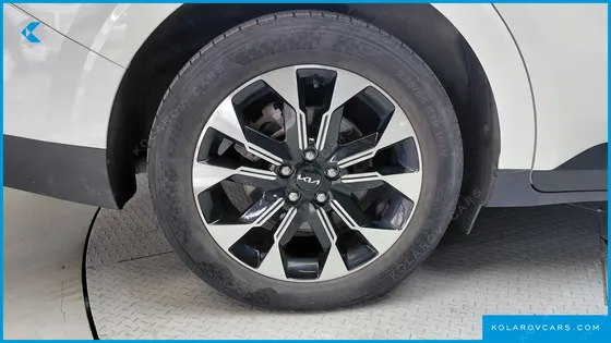 KIA CARNIVAL DIESEL 9-SEATER PRESTIGE