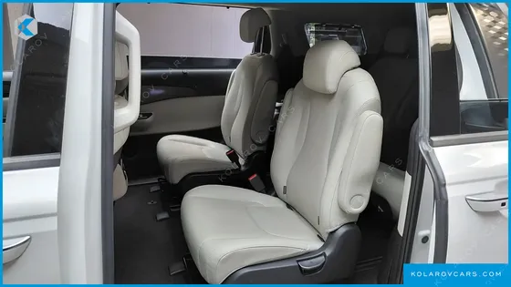 KIA CARNIVAL DIESEL 9-SEATER SIGNATURE