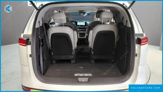 KIA CARNIVAL DIESEL 9-SEATER SIGNATURE