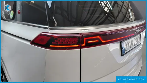 KIA CARNIVAL DIESEL 9-SEATER SIGNATURE