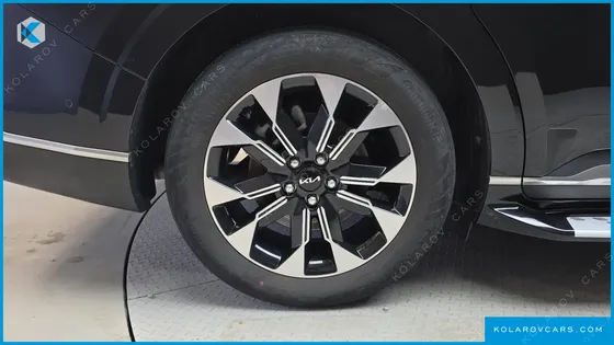 KIA CARNIVAL GASOLINE 9-SEATER HI-LIMOUSINE