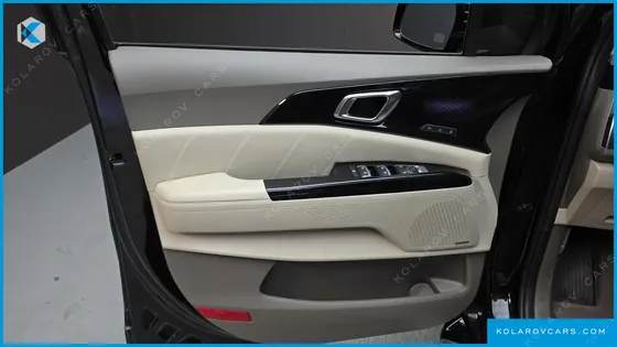 KIA CARNIVAL GASOLINE 9-SEATER HI-LIMOUSINE