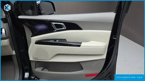KIA CARNIVAL GASOLINE 9-SEATER HI-LIMOUSINE