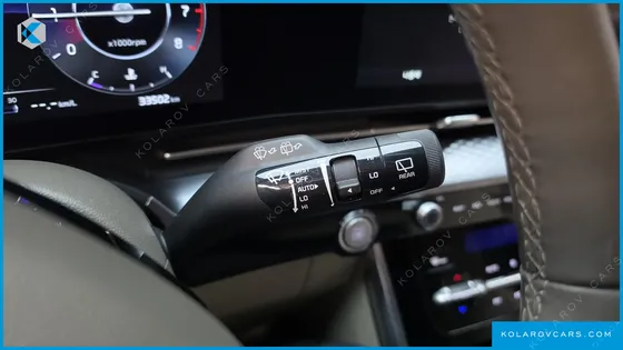 KIA CARNIVAL GASOLINE 9-SEATER HI-LIMOUSINE