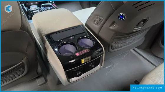 KIA CARNIVAL GASOLINE 9-SEATER HI-LIMOUSINE